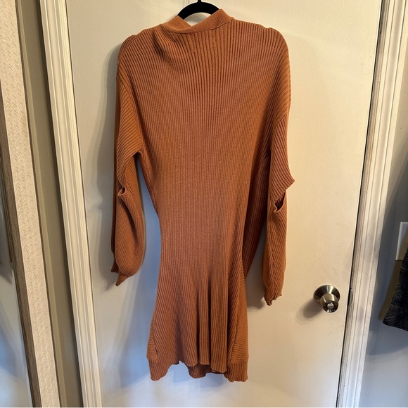 Kittenish Sweater Dress - Picture 4 of 4